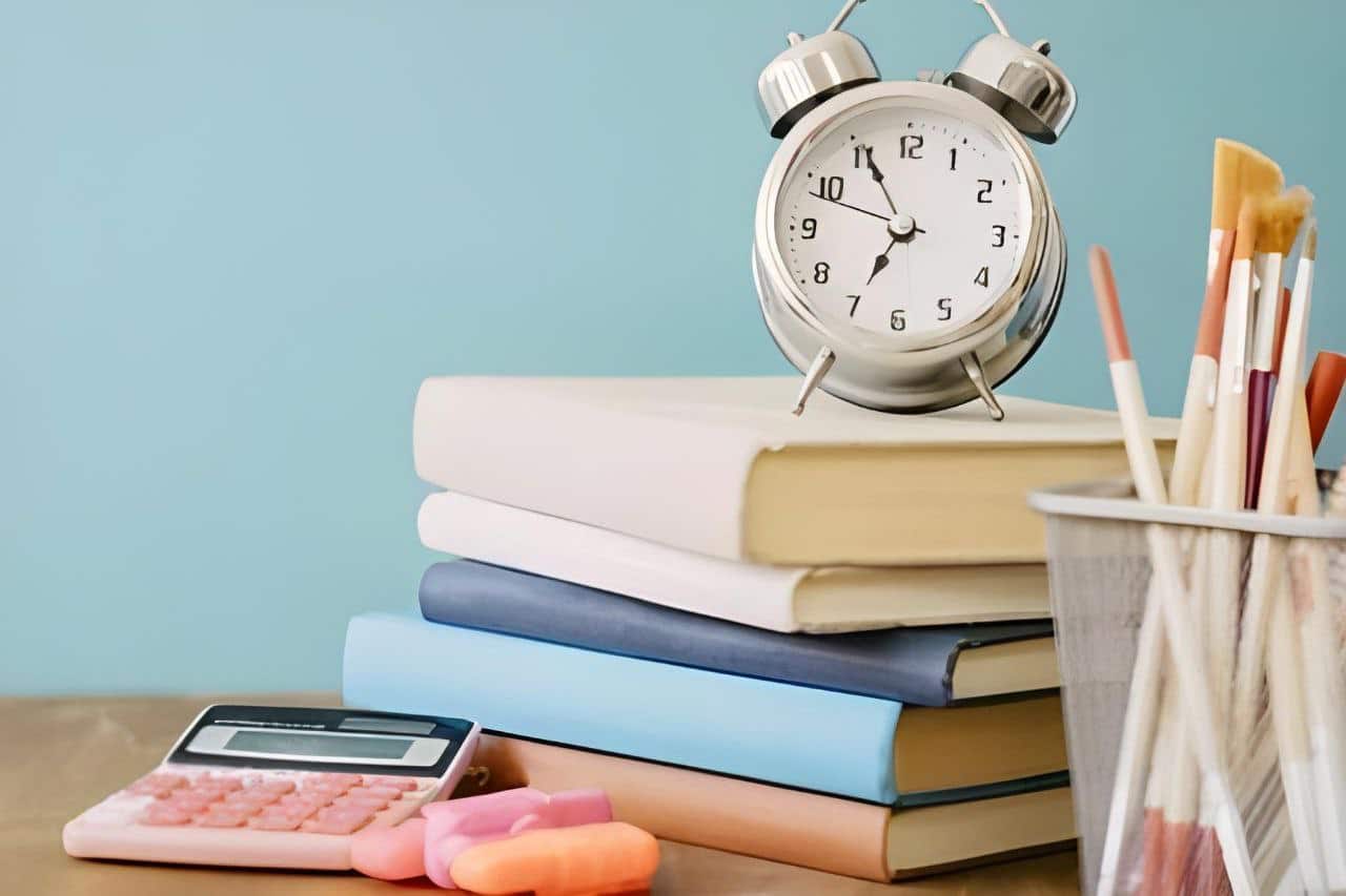 كيفية عمل جدول المذاكرة لتنظيم الوقت بسهولة 2025 كيفية عمل جدول المذاكرة لتنظيم الوقت بسهولة 2025