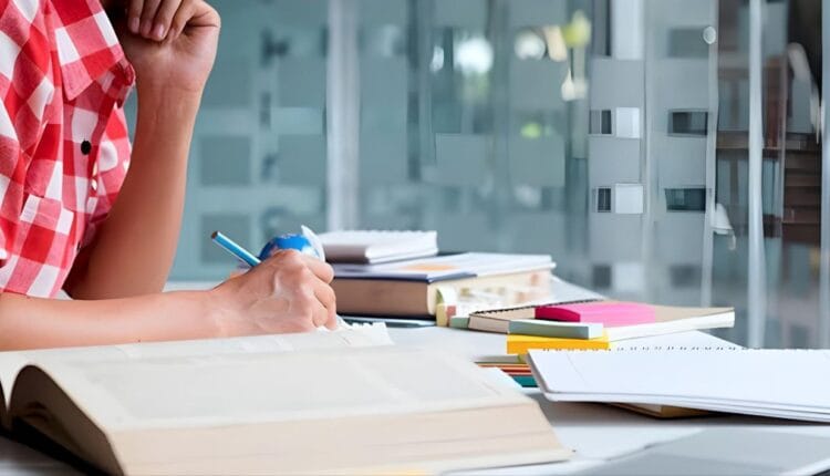 كيفية عمل جدول المذاكرة لتنظيم الوقت بسهولة 2025